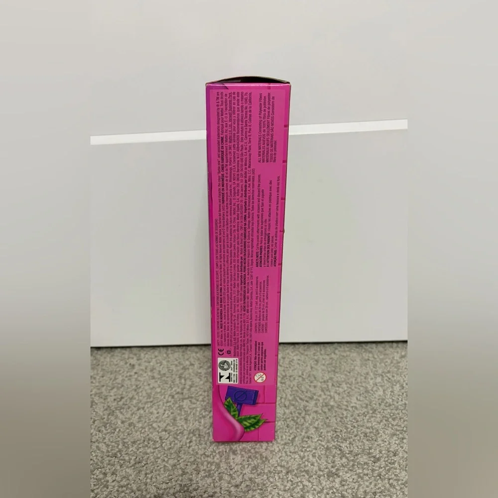 2001 Scooby-Doo Daphne Barbie doll - Picture 4 of 8